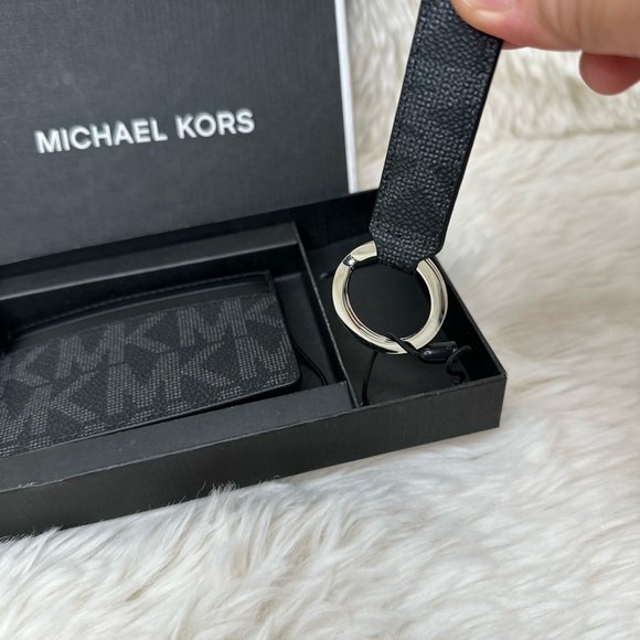 Brand New Michael Kors Card and Key Holder - Picture 3 of 4